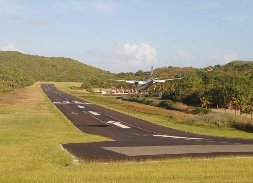 Flights From St. Lucia to Mustique: Airport